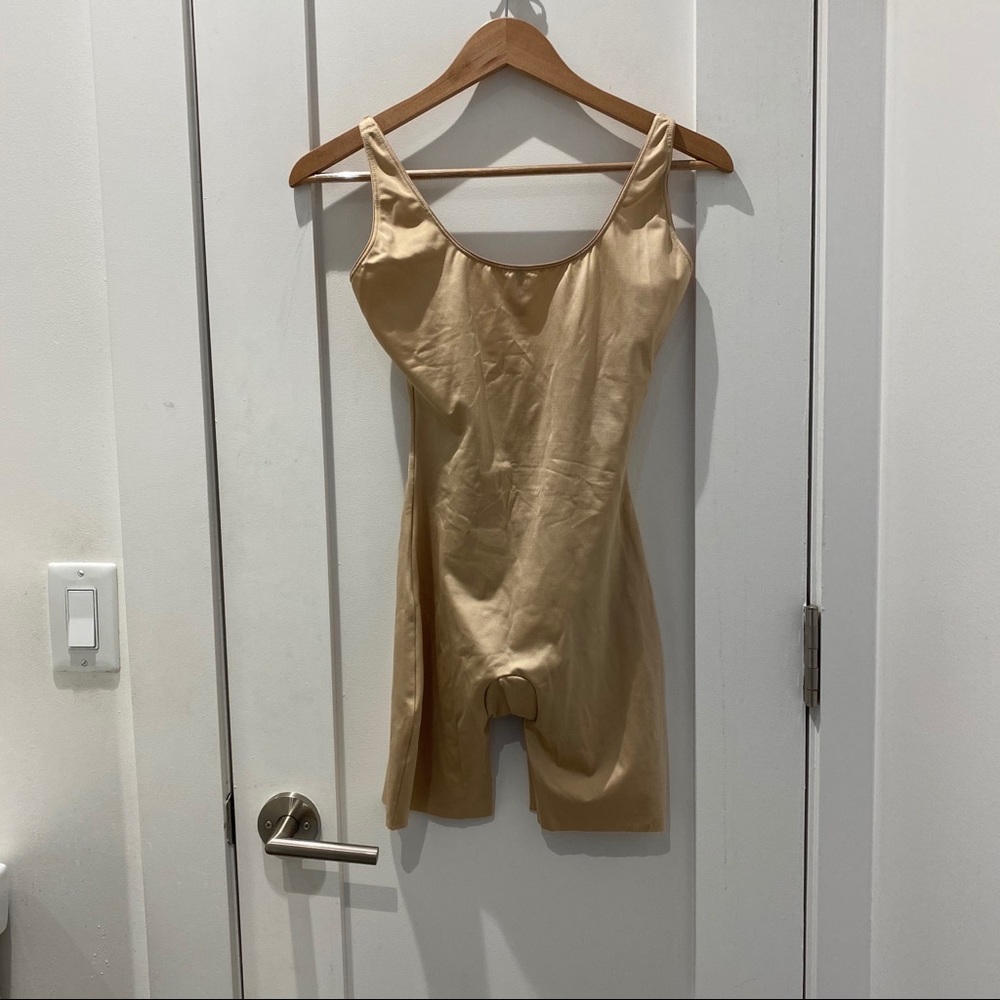 Spanx Simplicity Open-Bust Mid-Thigh Bodysuit - Picture 3 of 3